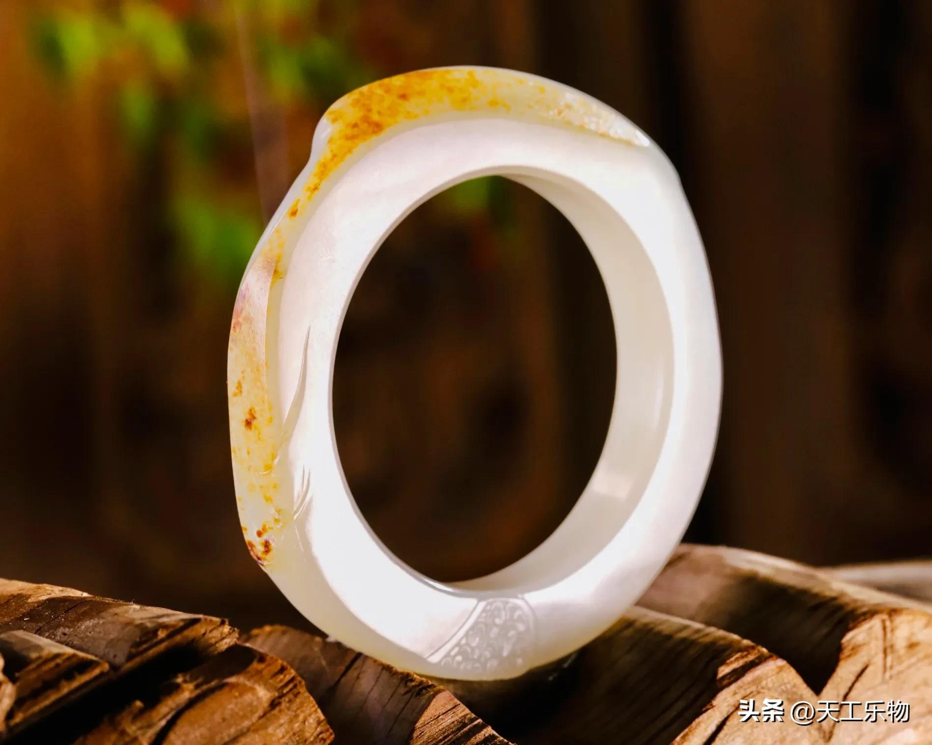 去哪里修复摔裂的玉镯,玉镯摔坏可以修复成金镶玉镯子