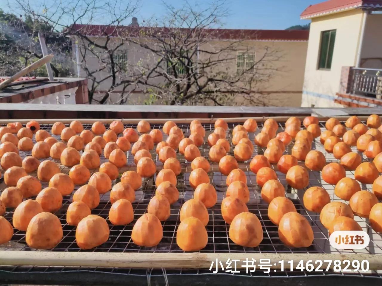 野柿子怎么晒干,硬柿子削皮晒干