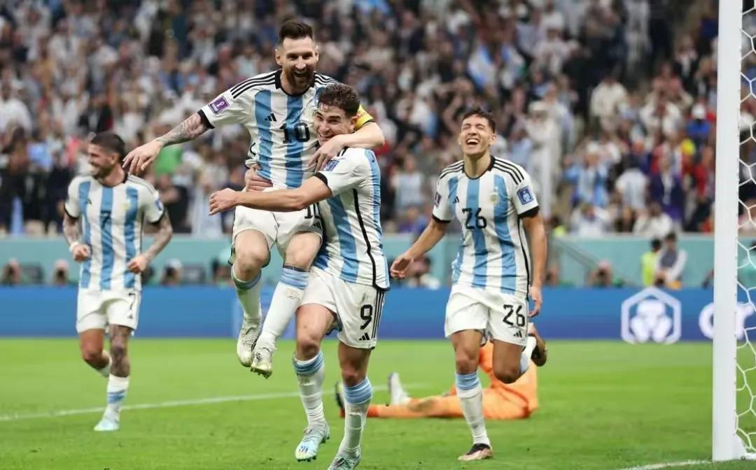 一个球王带领球队踢世界杯有多难,打造一个球星