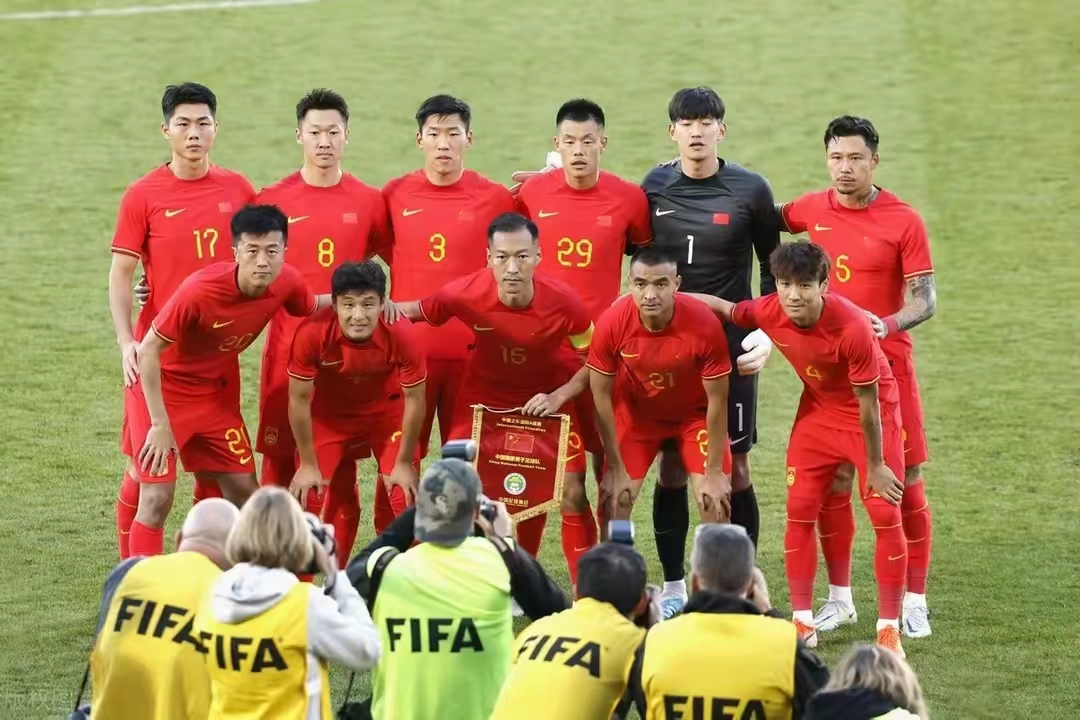 中国男足0比0新西兰,中国队4比0爱尔兰队男子足球