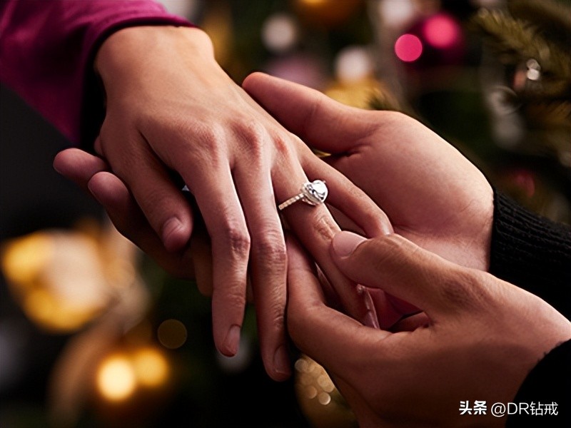 戒指太紧了有什么办法变大,戒指太紧了手有点肿该怎么拿出来