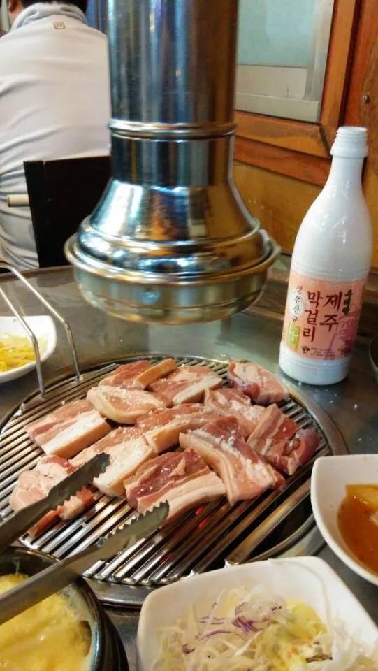 到济州岛玩遇到新人拍婚纱照,海南带着婚纱去旅行