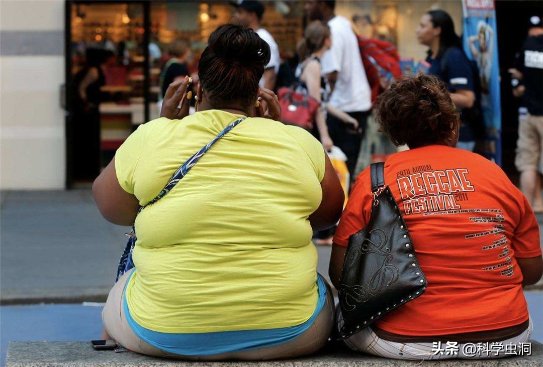 为什么国外马桶圈都有缺口,为什么美国的马桶有个缺口