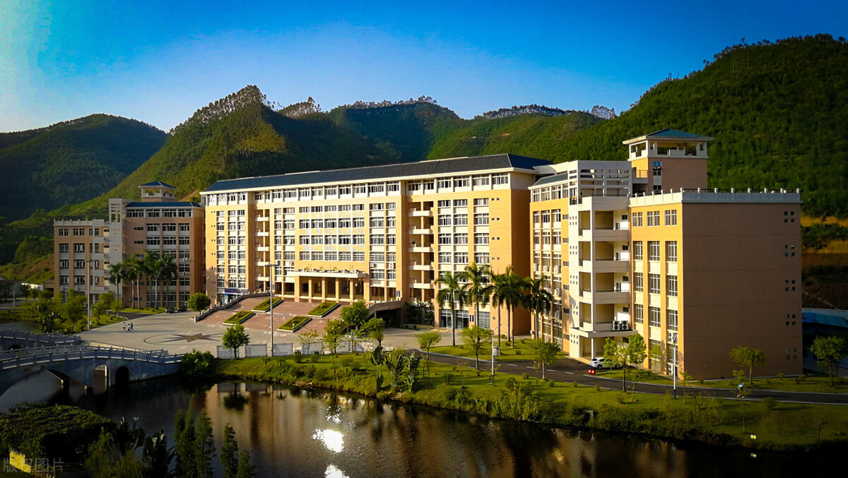 广东理工学院成人高考报名点,广东理工学院成人大专校招