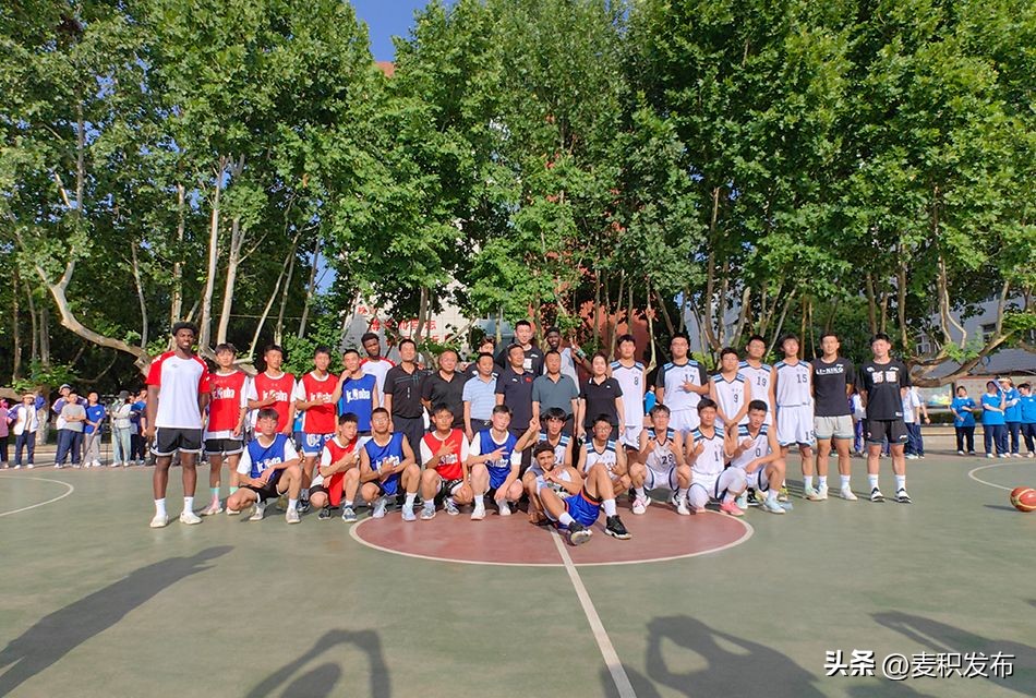 2023“麓宸杯”中美职业男篮队员走进天水市第二中学