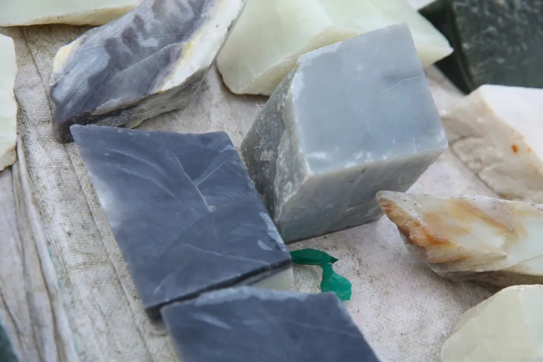 极品和田玉烟紫料,潜力股中的潜力股