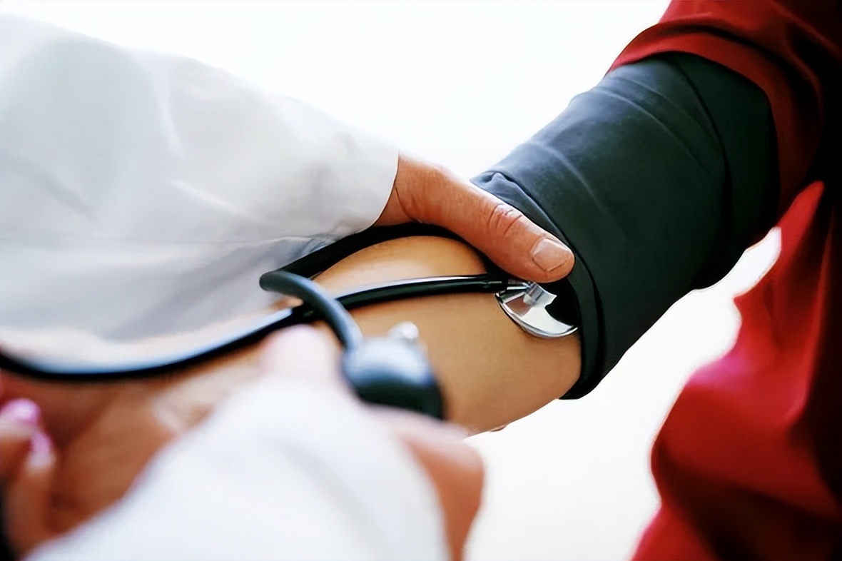 高血压晚上吃什么药,晚上几点吃高血压药为宜