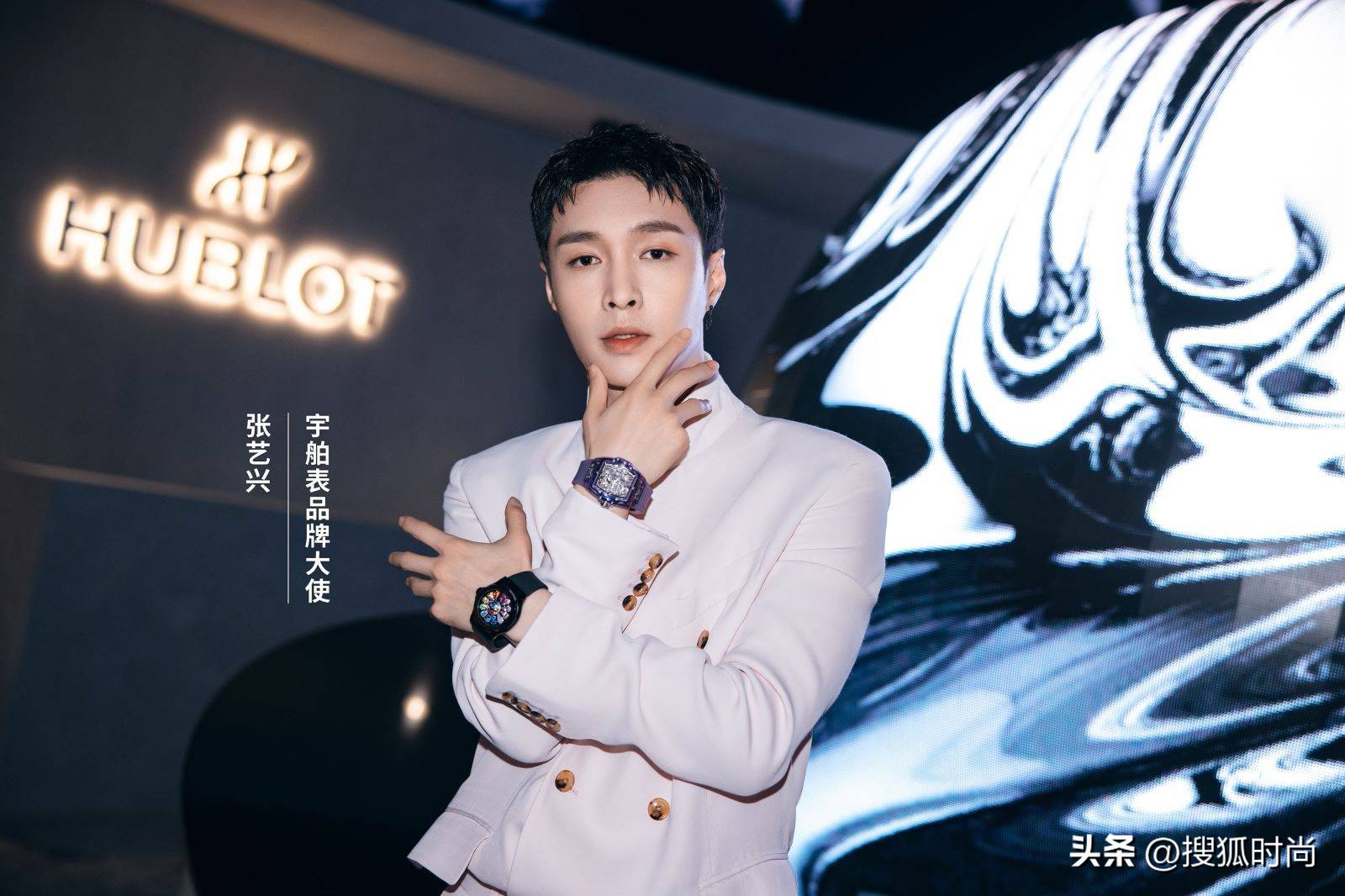 蔡徐坤与谷爱凌门当户对吗,蔡徐坤石英表