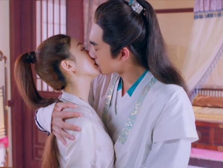 赵丽颖拍吻戏不雅的采访,杨幂和赵丽颖吻戏