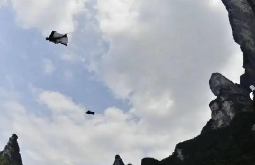 2020年,大四女生刘安在天门山翼装飞行时遇难,极限运动值得吗?