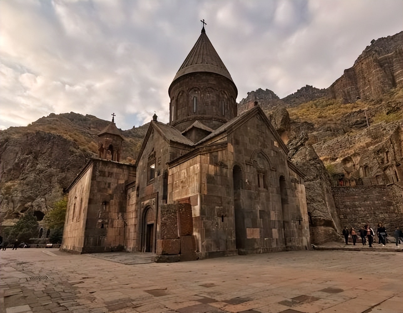 俄罗斯高加索教会案例,19世纪的教会教育包括