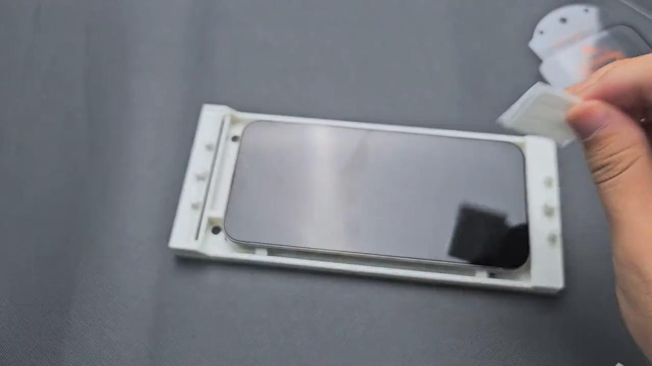 几乎完美的钢化膜？强迫症的福音。iPhone15Promax配件分享