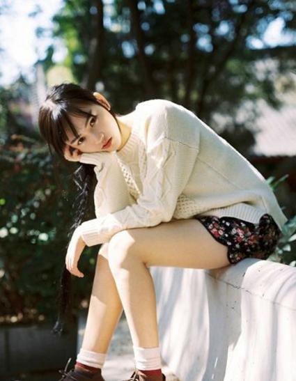 白色毛衣怎么搭配好看呢,白色羊绒毛衣发黄怎么洗白