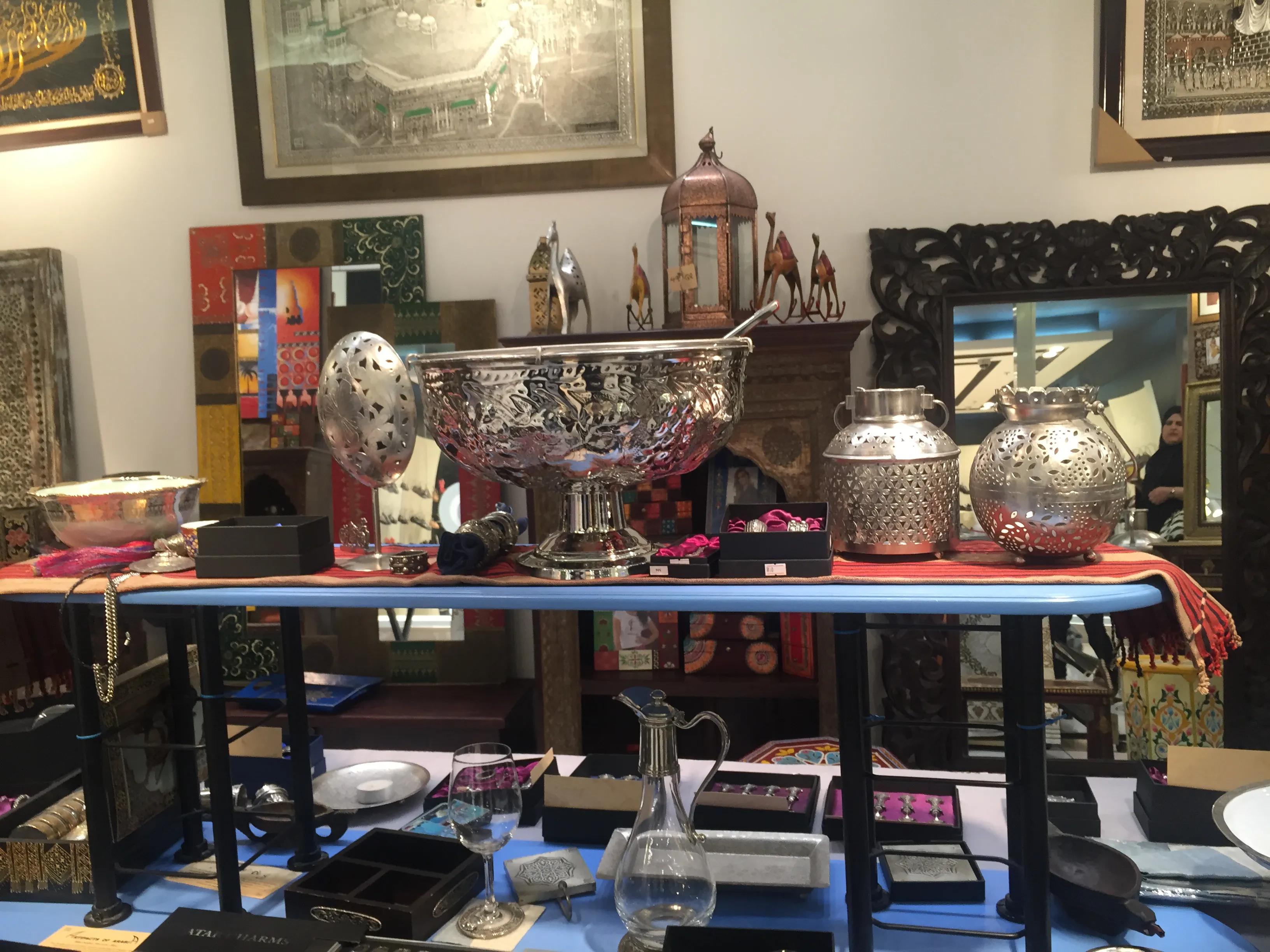 真实的卡塔尔长这样，一半沙漠一半海水