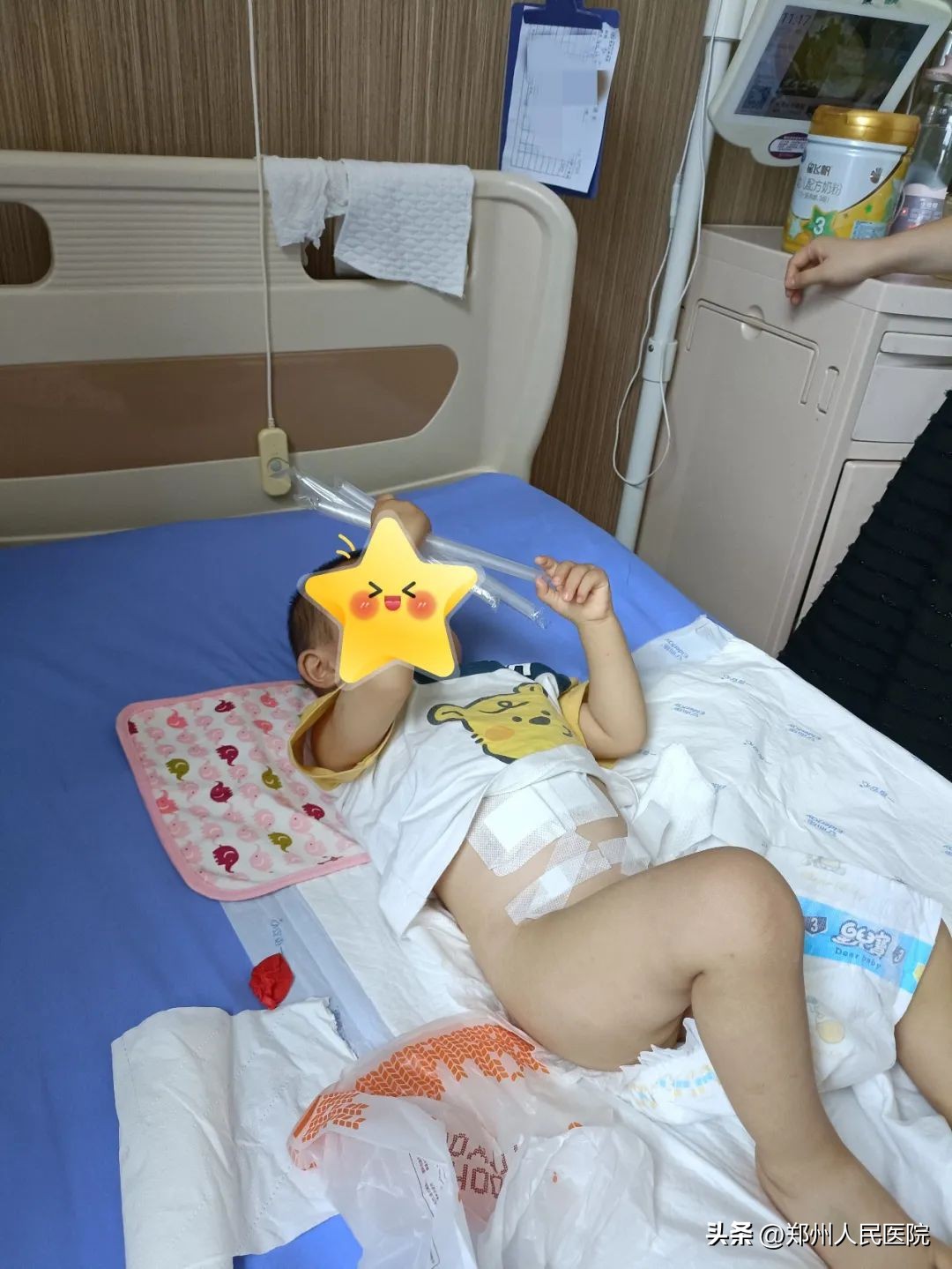 妈妈非常担心宝宝哭,妈妈总是为儿子着急焦虑