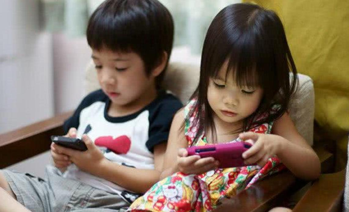 秋天孩子长高季，7个睡眠坏习惯会“偷走”娃的身高，家长要避免