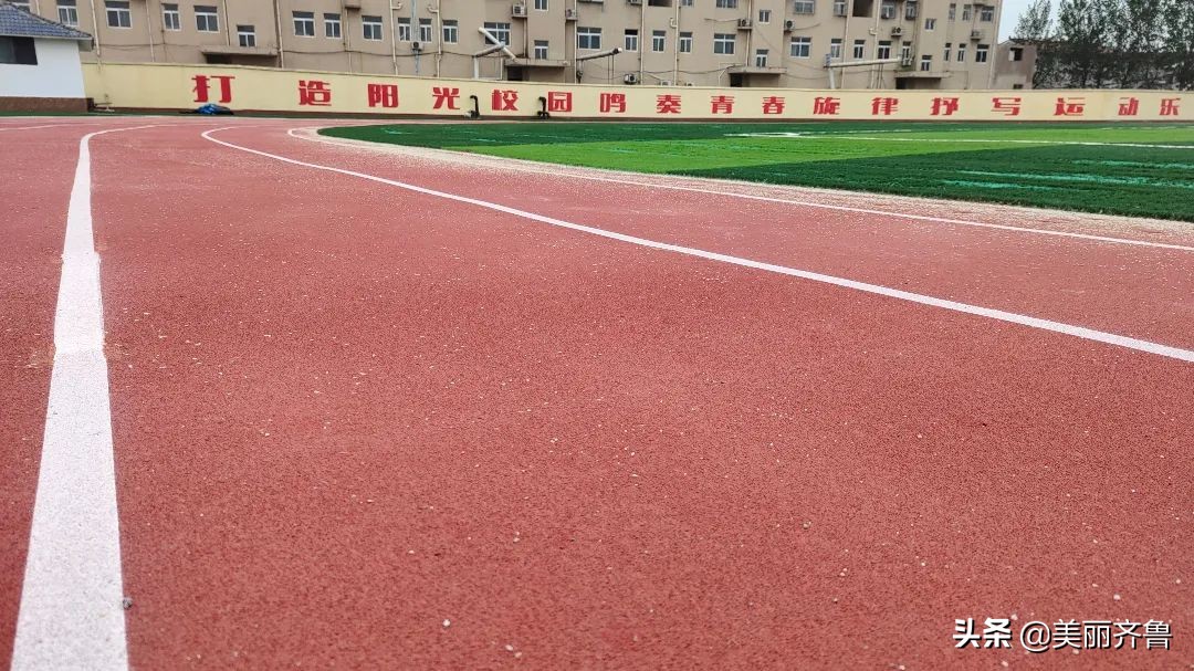 东明县采油六厂社区综合体育场正式投入使用