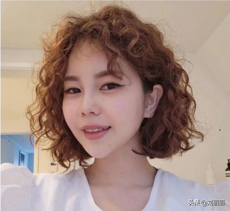 夏天不染又好看的短发型,夏天短发免打理发型