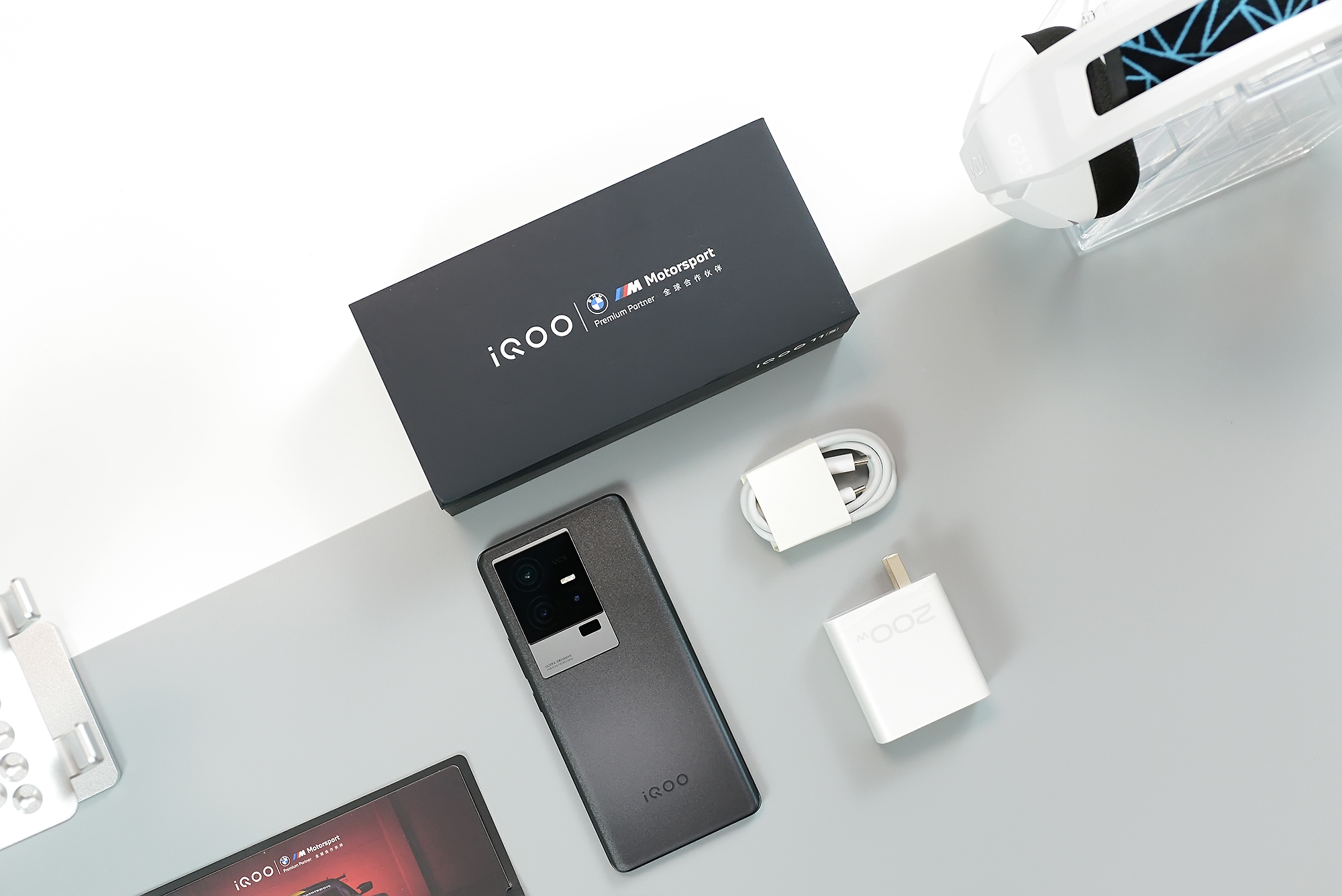 iQOO11S掀翻行业小饭桌，友谊小船真翻了：Super标准杯电竞旗舰