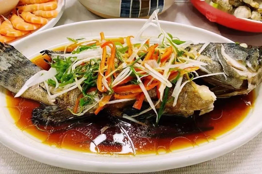 闺蜜结婚我去上海喝喜酒随礼1200，一开席笑了，网友：这菜真豪气