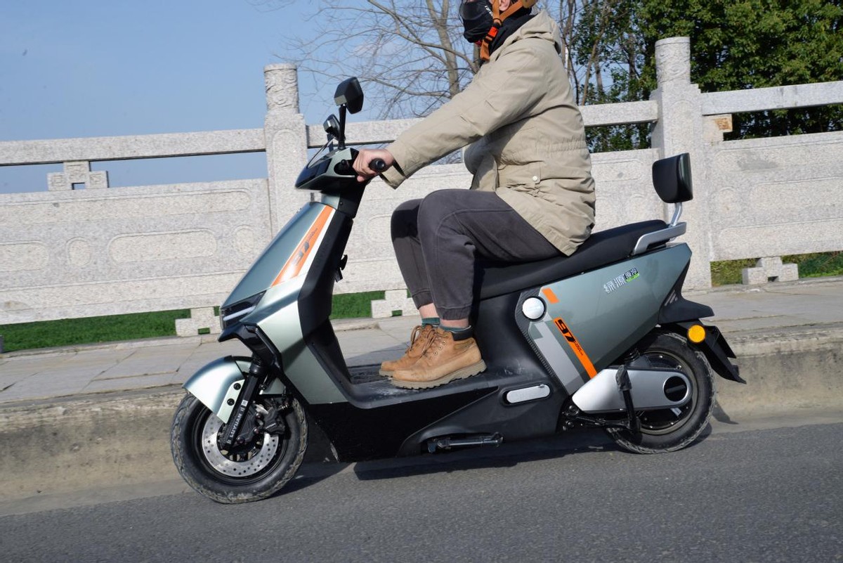 电动车直流充电伤电池吗,三轮电动车怎么充电不伤电池