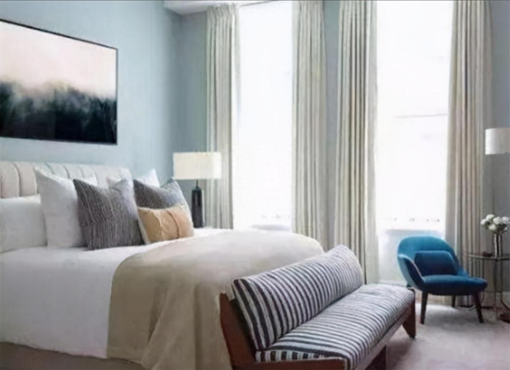 酒店床尾为什么要放长凳子,为什么酒店都会放床尾凳