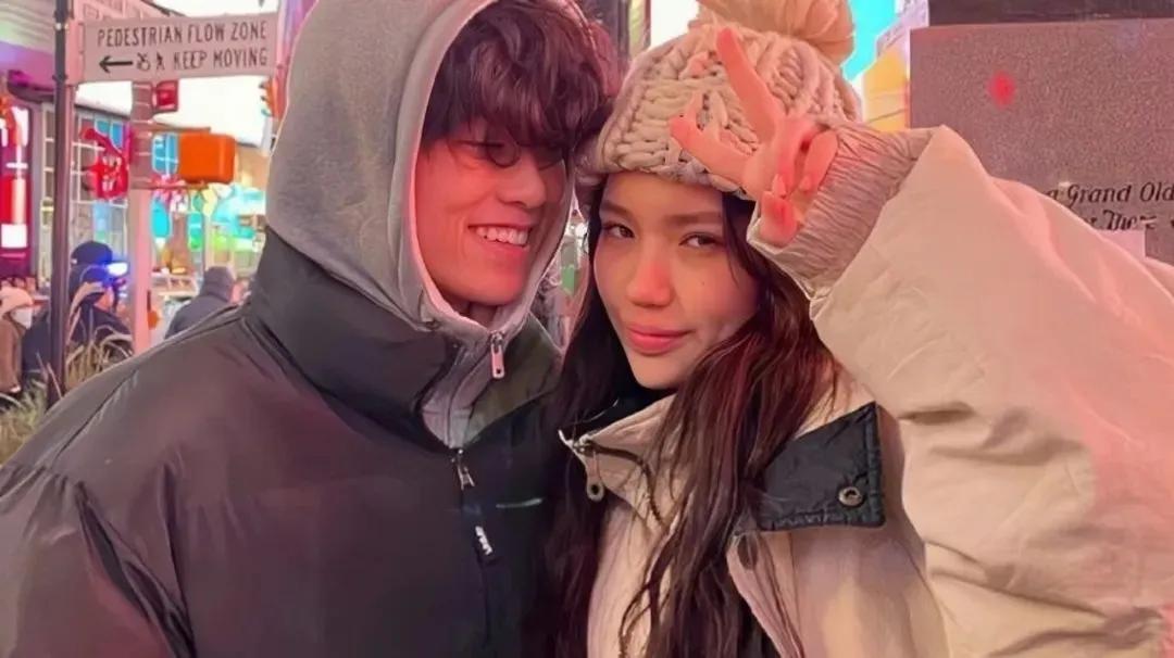 王菲谢霆锋演唱会在哪个台唱歌,王菲谢霆锋多少年后在一起