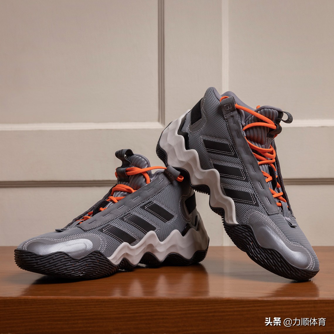 阿迪达斯陈列创意图片冬款,阿迪达斯展柜图片大全