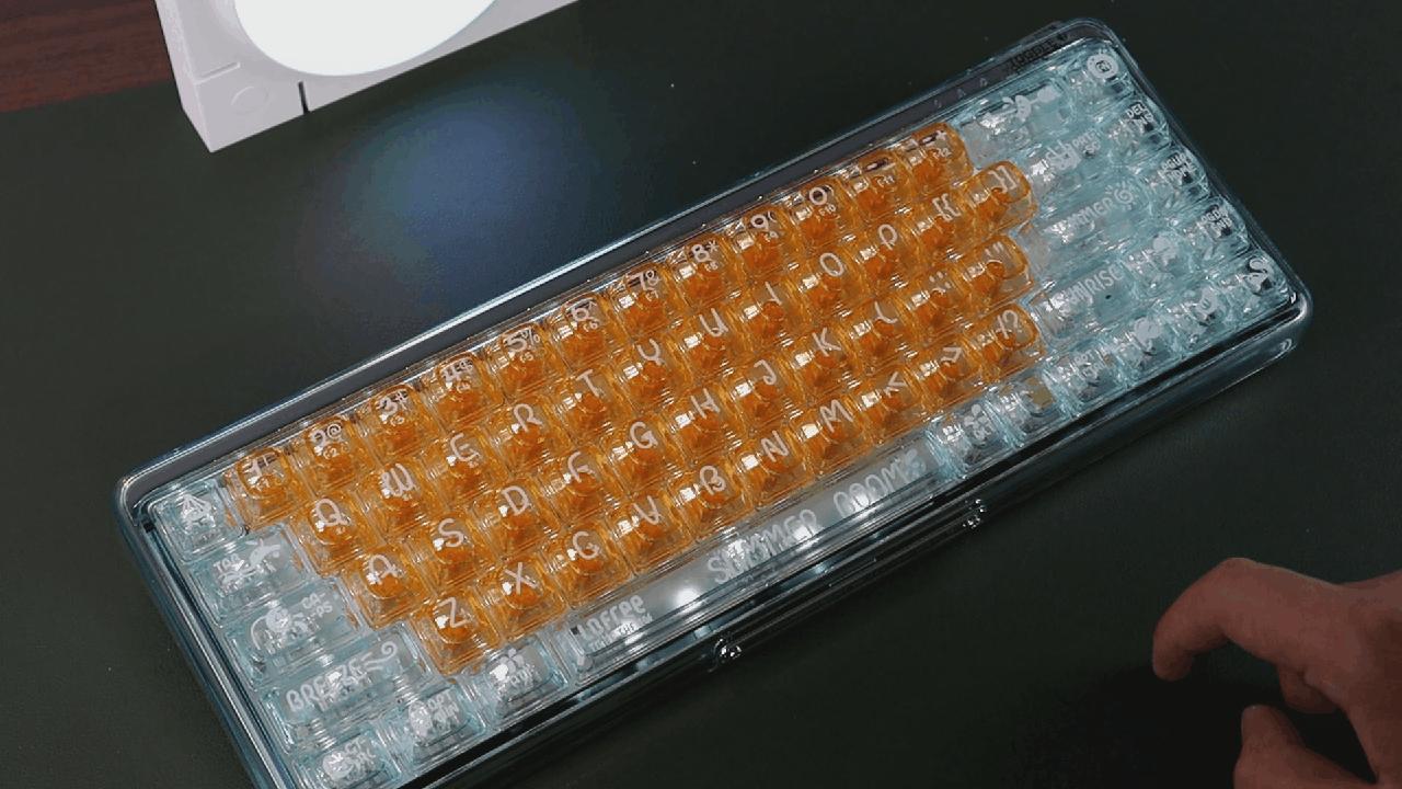 一千块，透明键盘，将手上那2平方做成工艺品的理念，我只爱洛斐