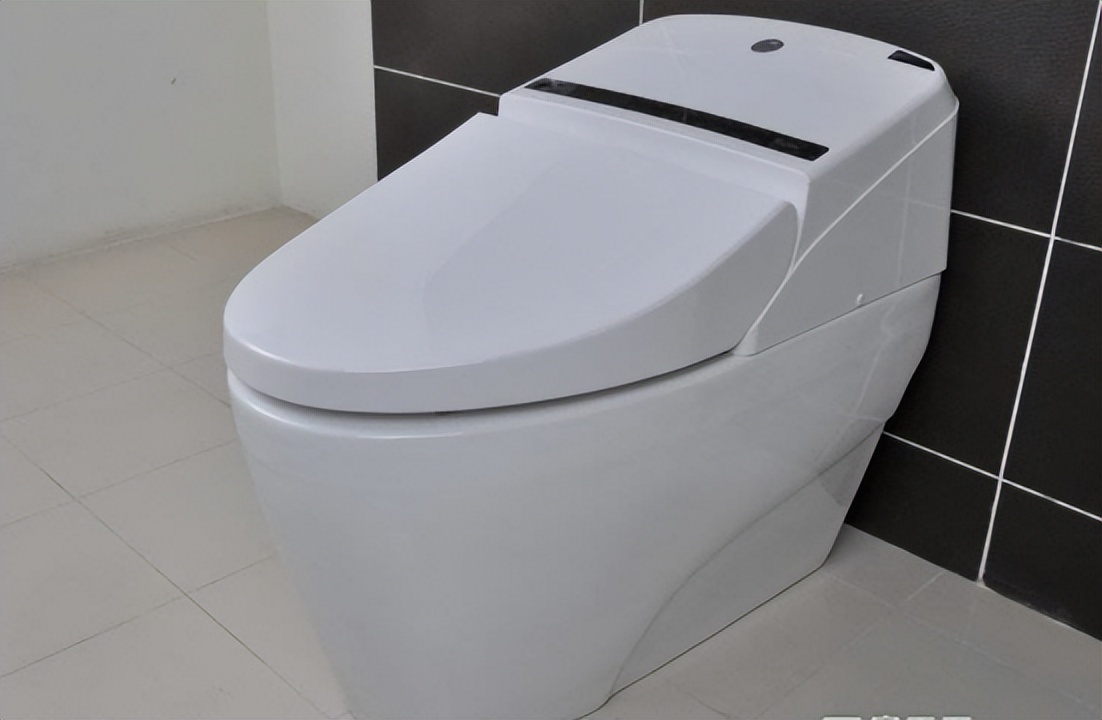 卫生间没窗户,臭味散不掉?学日本人的做法,干净没异味,贼实用