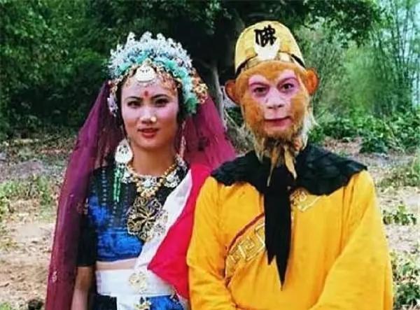 六小龄童晒照庆结婚30周年,六小龄童庆祝结婚34周年