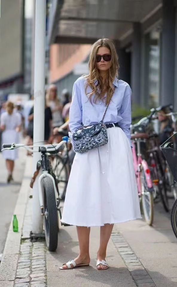 蓝色衬衫怎样搭配出时尚的感觉,藏蓝色衬衫穿搭什么风格