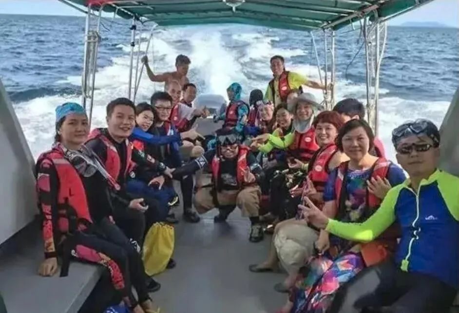 泰国游曼谷夜景随拍,泰国大皇宫玉佛寺旅游攻略