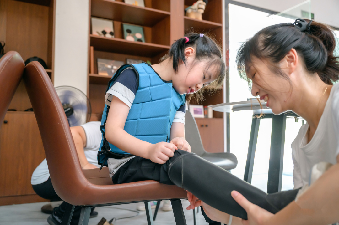 马儿和人互动安全视频,马儿玩耍注意事项