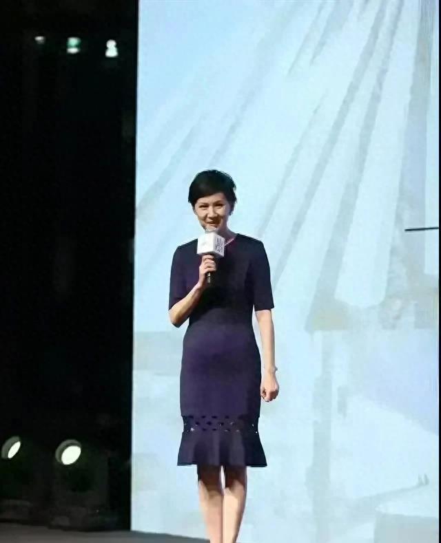 她是央视最美主持人,上海最美主持人52岁是谁