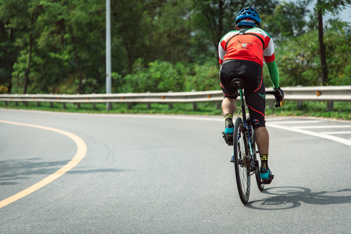 膝关节酸软胀痛、甚至上下楼梯也疼，该怎么办？