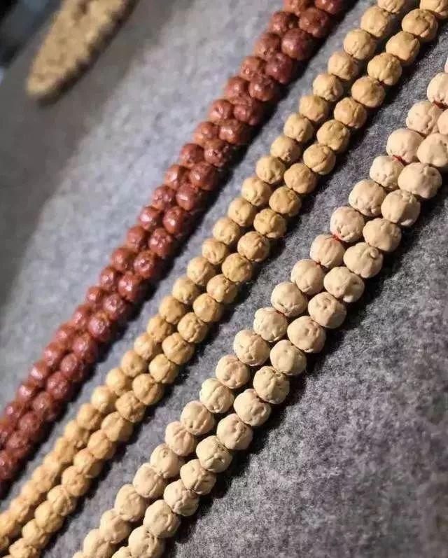 酸枣核手串108怎么盘红,琥珀木手串多长时间能盘红