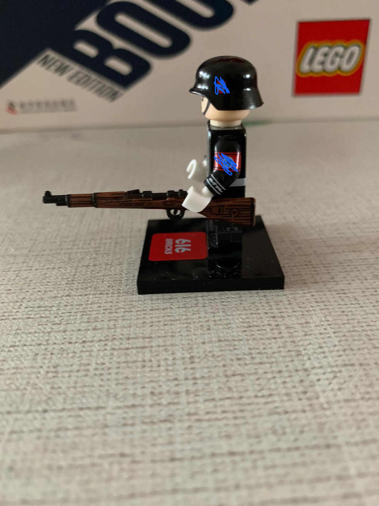 给大家看一下我的两个二战人仔