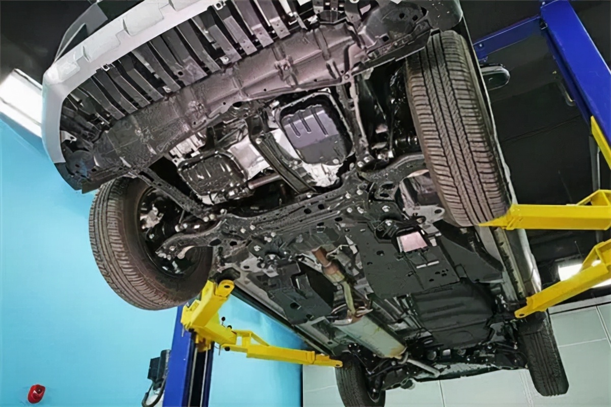 汽车发动机护板什么材质的安全,塑钢发动机护板安全隐患