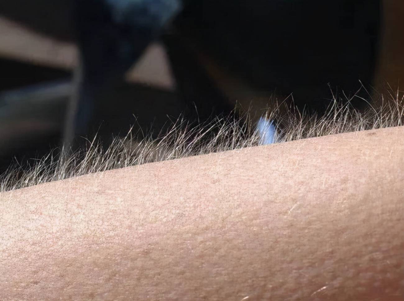 好奇发型怎么理的,头发自然卷毛怎么自己长直发