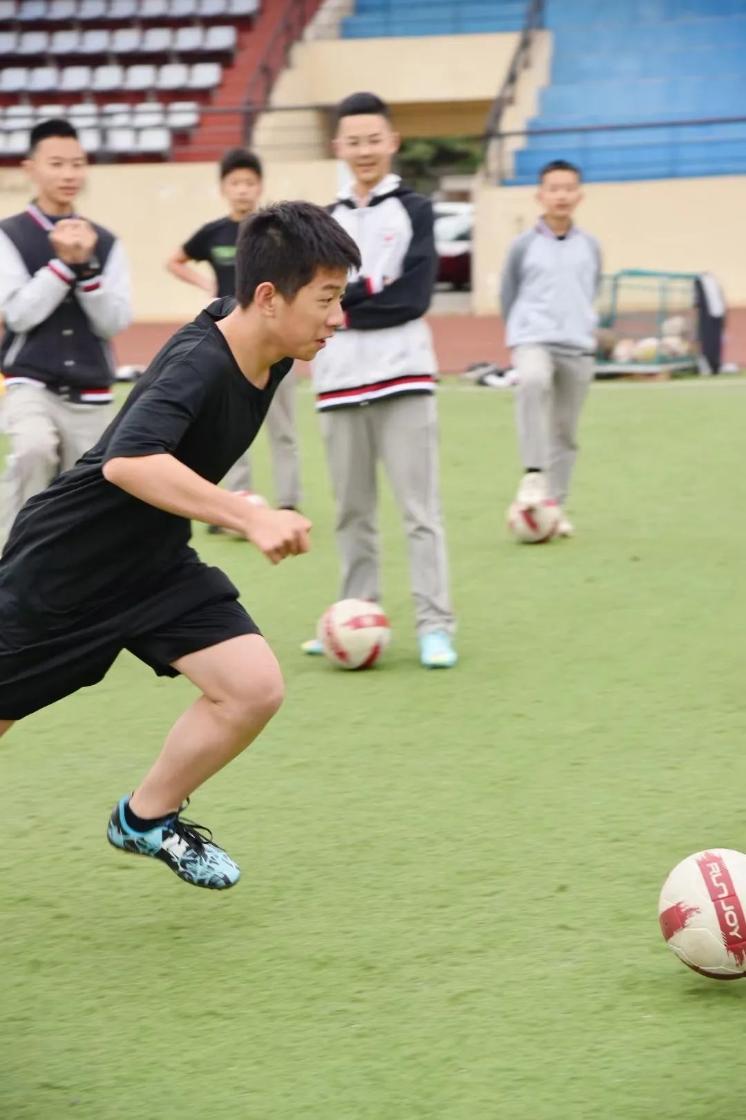 成都为明学校新津招生,新津为明学校可以学表演吗