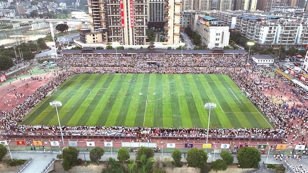 吃海参的踢得没吃折耳根的精彩，村超火爆招来足协“学习、考察”