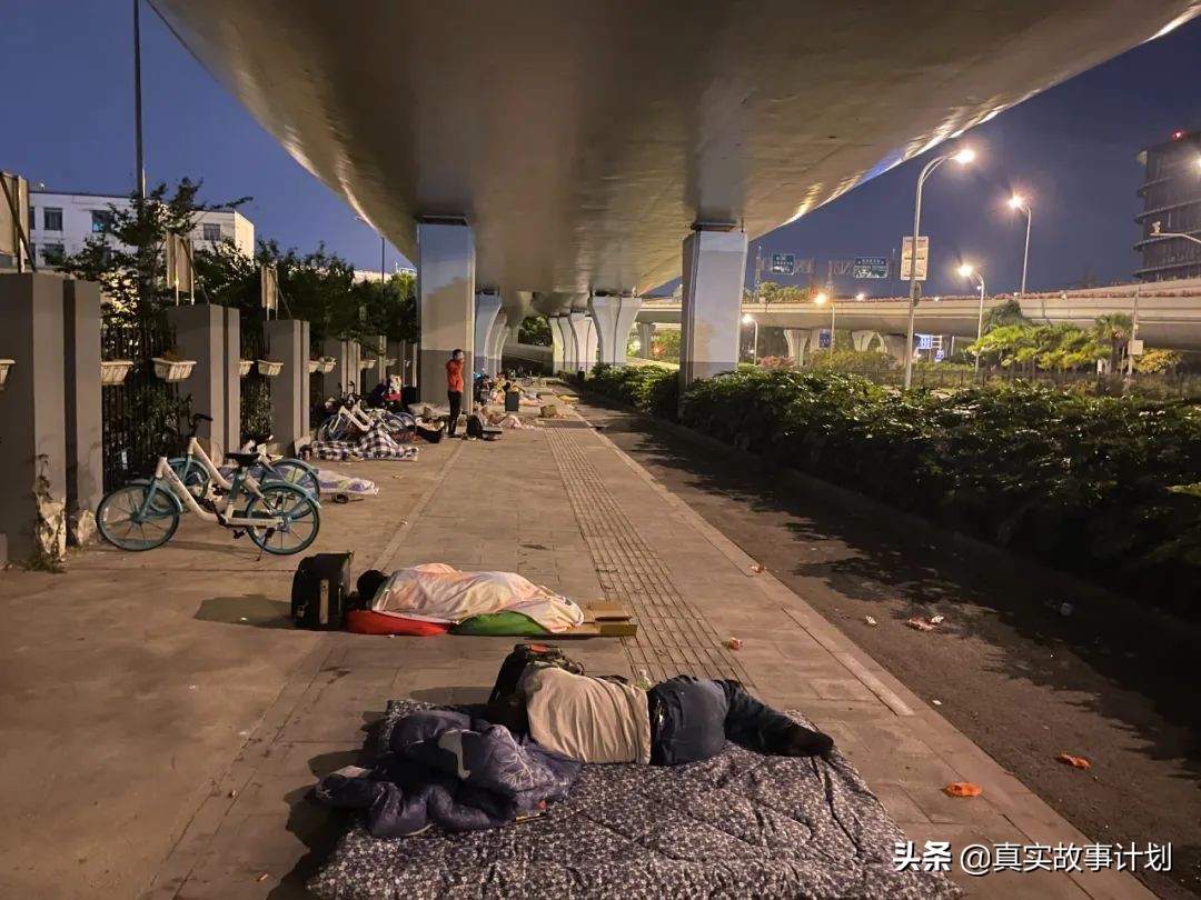 封控27天，注册成骑手，在静悄悄的上海街头游荡