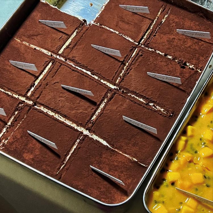 假期被大鱼大肉“齁”到了？快来小吃街换换口味吧