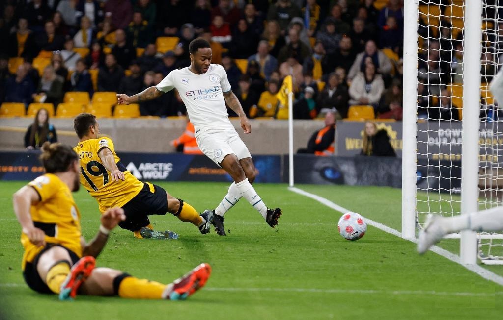 曼城轻取开门红斯特林帽子戏法,斯特林攻破曼城大门庆祝