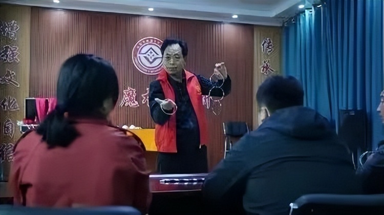 平顶山老大爷唱戏,平顶山文化大叔