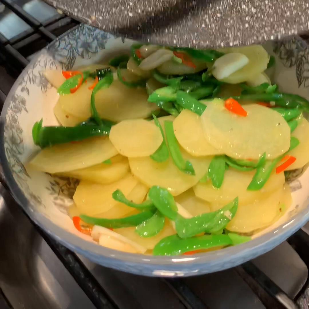 今天打卡513天，早晨柠檬水姜黄生姜生蜂蜜，这次这桶味...