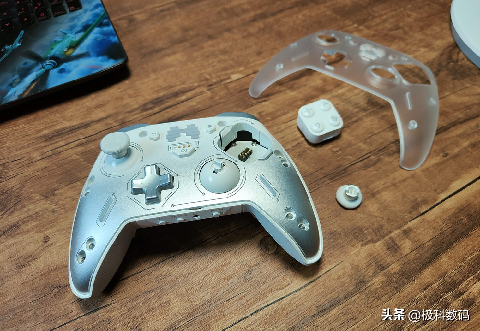 xbox精英手柄2代和北通宙斯哪个好,北通手柄宙斯2光轴