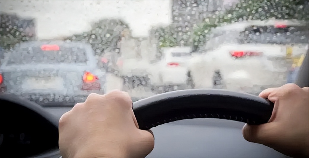 车子经过暴晒怎样正确开空调,天气太热车内空调正确使用