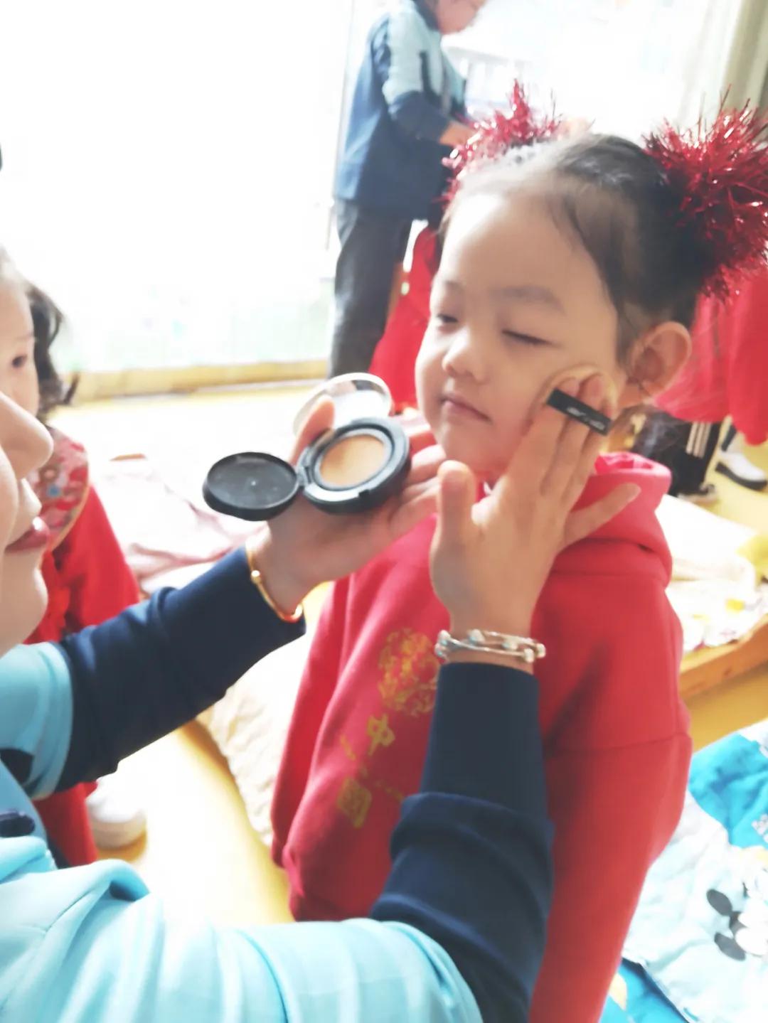 “福娃闹新春,虎年乐淘淘”——未来时光芝澜明仕幼儿园元旦活动